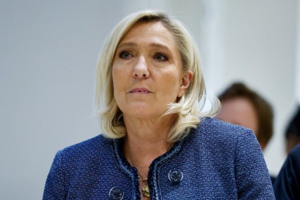 Marine Le Pen ha vietato di essere in carica per cinque anni Marine Le Pen ha vietato di essere in carica per cinque anni