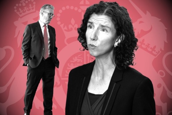 Starmer affronta l’umore oscuro tra i parlamentari laburisti dopo i tagli di aiuti Starmer affronta l’umore oscuro tra i parlamentari laburisti dopo i tagli di aiuti
