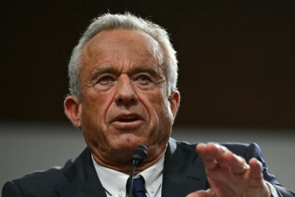 Robert F Kennedy Jr passa l’ostacolo chiave del comitato del Senato Robert F Kennedy Jr passa l’ostacolo chiave del comitato del Senato