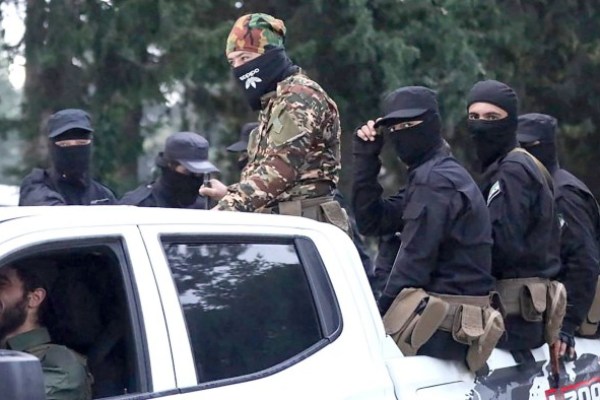 Centinaia di uccisioni in scontri e violenza settaria in Siria Centinaia di uccisioni in scontri e violenza settaria in Siria