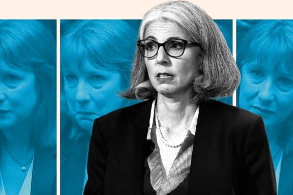 Le donne d’azienda femminile sostengono il momento in lacrime di Reeves Le donne d’azienda femminile sostengono il momento in lacrime di Reeves