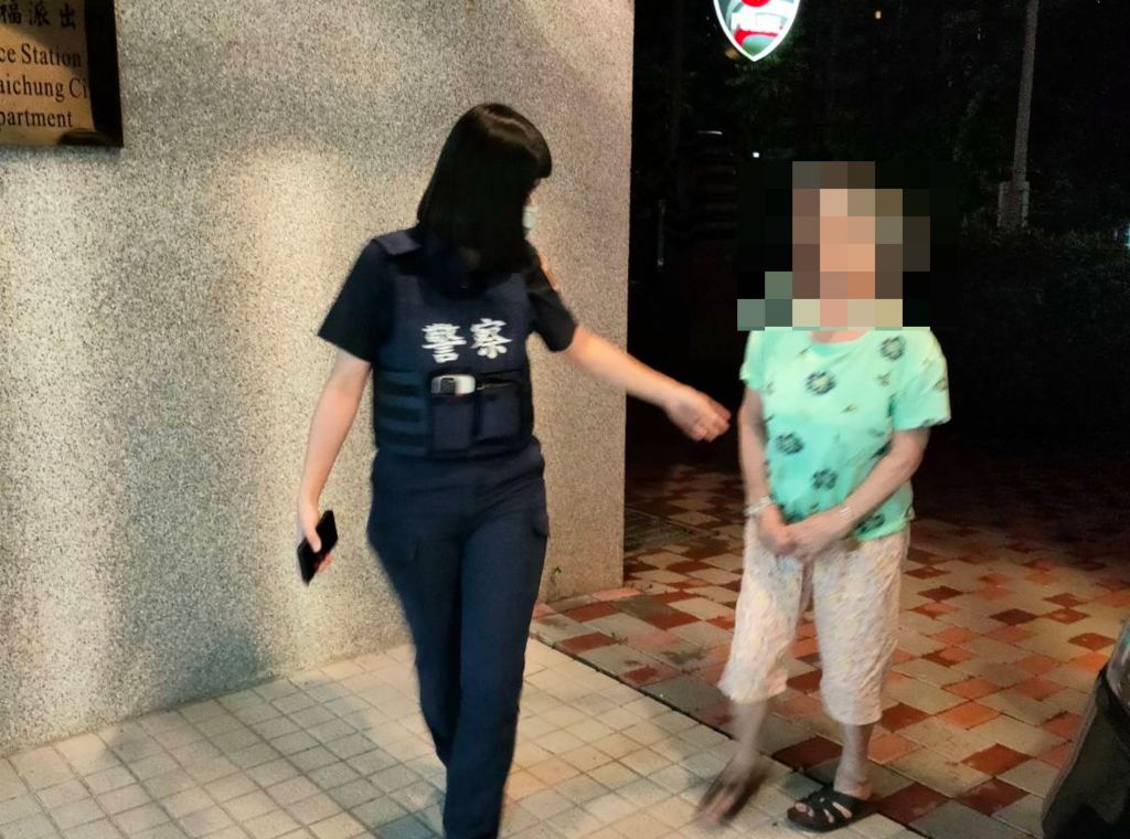 警實習生最佳體驗 助八旬迷途老婦返家 警實習生最佳體驗 助八旬迷途老婦返家