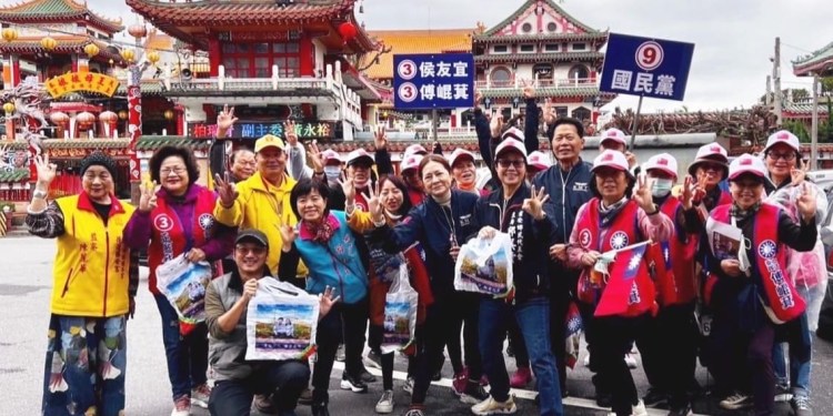 吉安鄉婆婆媽媽萬歲助選團自主上街頭懇託拜票 呼籲支持3號侯友宜 、3號傅崐萁、長9安居有保障 吉安鄉婆婆媽媽萬歲助選團自主上街頭懇託拜票 呼籲支持3號侯友宜 、3號傅崐萁、長9安居有保障