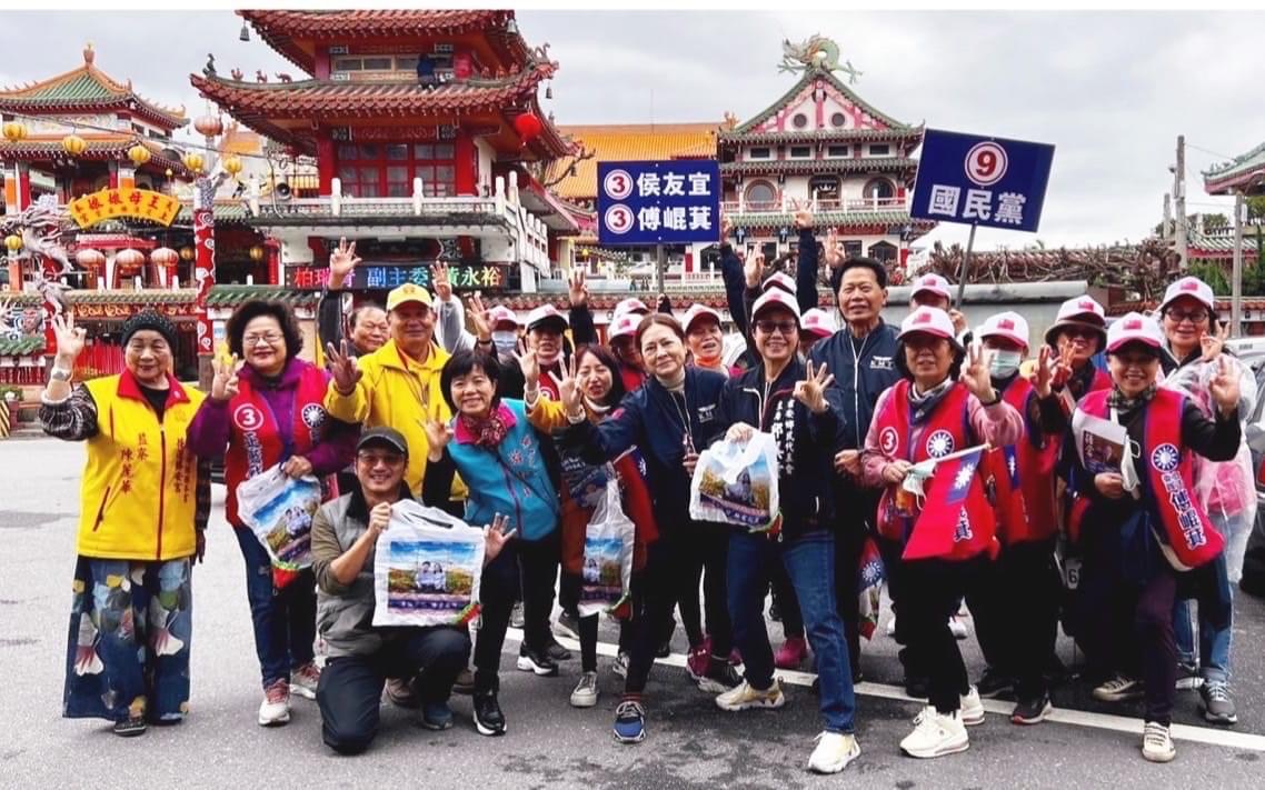 吉安鄉婆婆媽媽萬歲助選團自主上街頭懇託拜票 呼籲支持3號侯友宜 、3號傅崐萁、長9安居有保障 吉安鄉婆婆媽媽萬歲助選團自主上街頭懇託拜票 呼籲支持3號侯友宜 、3號傅崐萁、長9安居有保障