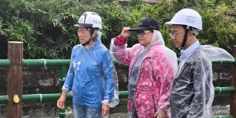 吉安鄉面臨大雨磅礡水位暴漲 游淑貞同農田水利署排除障礙 吉安鄉面臨大雨磅礡水位暴漲 游淑貞同農田水利署排除障礙