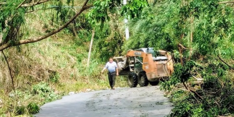 康芮颱風重創花蓮 塩寮村村長簡福其毅然救援 成為村民心中的英雄 康芮颱風重創花蓮 塩寮村村長簡福其毅然救援 成為村民心中的英雄