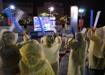 12強預賽最後一戰》球迷不畏風雨挺中華隊 魏嘉彥感謝市民熱情應援 12強預賽最後一戰》球迷不畏風雨挺中華隊 魏嘉彥感謝市民熱情應援