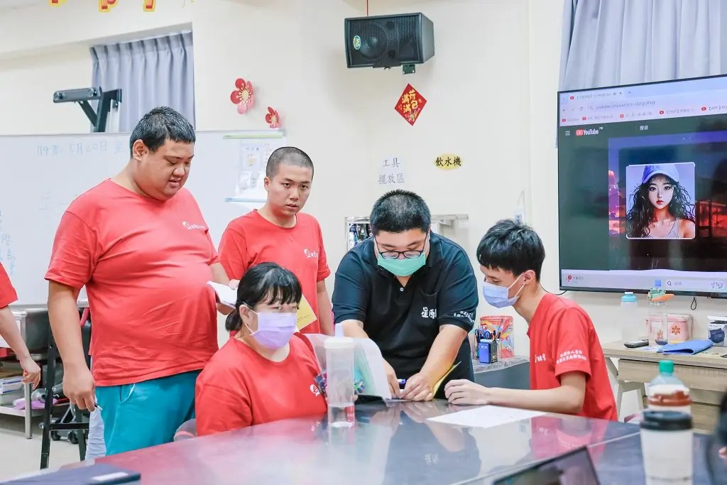 台東自閉症家庭關懷協會 創辦人孫中光推協會推動認養星願的孩子計畫 台東自閉症家庭關懷協會 創辦人孫中光推協會推動認養星願的孩子計畫