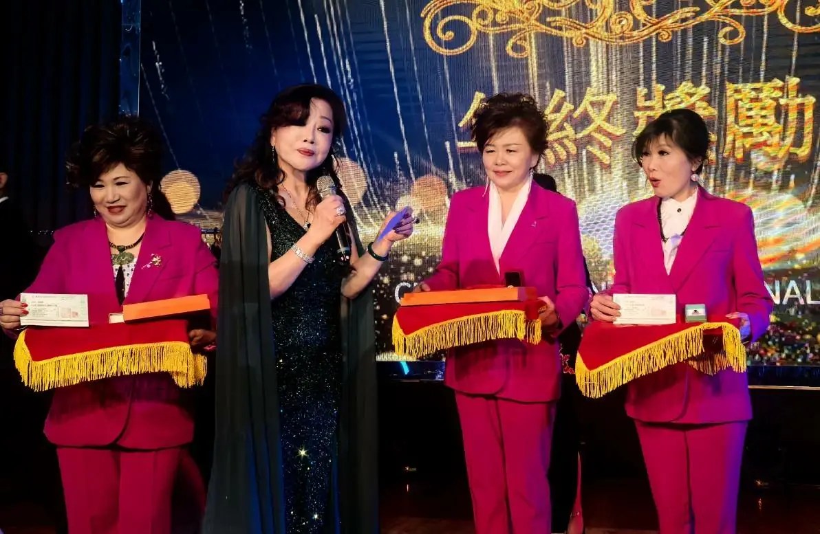 佳夢地舉行歲末聯歡晚會 蘭絲倩尾牙祭出千萬總獎金 佳夢地舉行歲末聯歡晚會 蘭絲倩尾牙祭出千萬總獎金