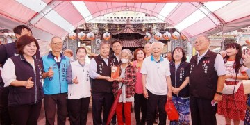 台中樂成宮發放783萬敬老金 7位百歲人瑞同慶重陽 台中樂成宮發放783萬敬老金 7位百歲人瑞同慶重陽