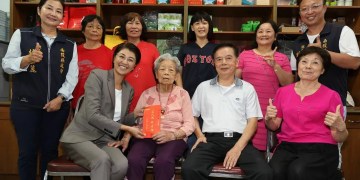 南投縣長許淑華重陽前夕親訪百歲人瑞 祝賀長壽健康 南投縣長許淑華重陽前夕親訪百歲人瑞 祝賀長壽健康