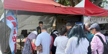 社花海警力到位 現場宣導防詐、防毒、防竊三合一 社花海警力到位 現場宣導防詐、防毒、防竊三合一