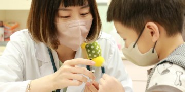 怕打針!鼻噴式流感疫苗登場 2至18歲皆可接種 怕打針!鼻噴式流感疫苗登場 2至18歲皆可接種