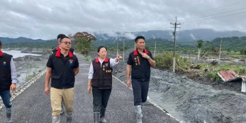 縣長徐榛蔚災中勘查光復災情 責成相關單位提升排水防洪措施 縣長徐榛蔚災中勘查光復災情 責成相關單位提升排水防洪措施