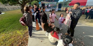 潭子親子健行湧300人 大雅警分局長到場宣導最新詐騙手法 潭子親子健行湧300人 大雅警分局長到場宣導最新詐騙手法