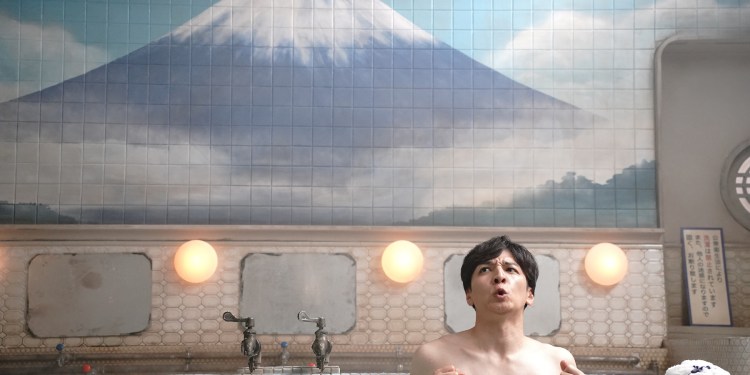 熊本熊之父宣揚 湯道精神  生田斗真、濱田岳泡湯秀肌肉 熊本熊之父宣揚 湯道精神  生田斗真、濱田岳泡湯秀肌肉