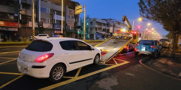 7旬老翁國道爆胎遭攔停 熱心霧警協助返家有洋蔥 7旬老翁國道爆胎遭攔停 熱心霧警協助返家有洋蔥