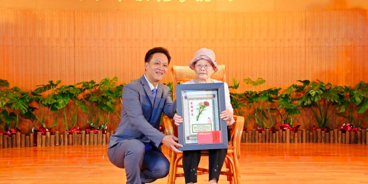 苗栗市模範母親表揚 向偉大媽媽們致敬 苗栗市模範母親表揚 向偉大媽媽們致敬