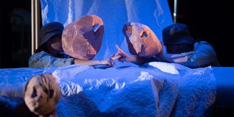 半身偶訴說告別與思念 走進製偶師《一半,一伴》的世界 半身偶訴說告別與思念 走進製偶師《一半,一伴》的世界