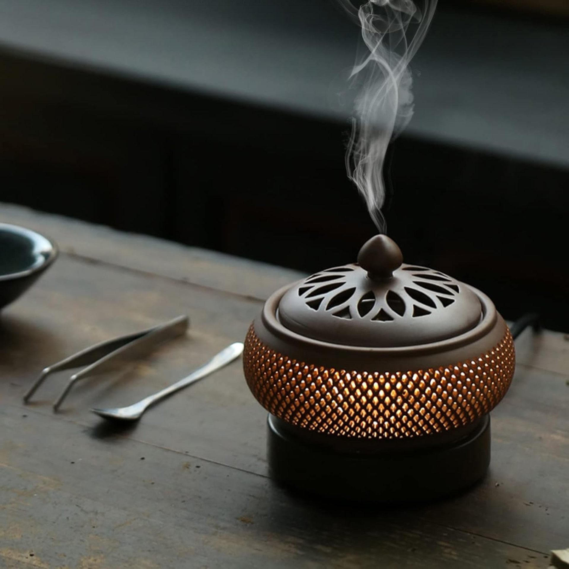 Ceramic Electric Incense Burner, Electronic Aroma Diffuser with Timing Temperature Adjustment and Cover, Resin Frankincense Burner, Used for Indoor Air Purification/Home Decoration/Meditation Ceramic Electric Incense Burner, Electronic Aroma Diffuser with Timing Temperature Adjustment and Cover, Resin Frankincense Burner, Used for Indoor Air Purification/Home Decoration/Meditation