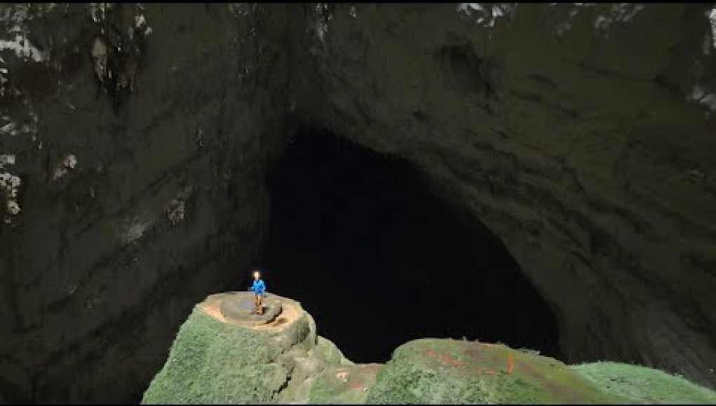 Scott Pelley explora la cueva más grande del mundo en un asombroso viaje de 60 minutos Scott Pelley explora la cueva más grande del mundo en un asombroso viaje de 60 minutos