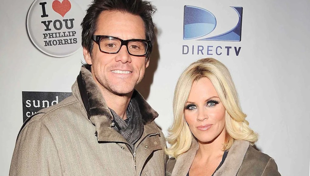 Jenny McCarthy opina sobre la aparición del ex Jim Carrey en los premios César después de la teoría de la conspiración de clones virales Jenny McCarthy opina sobre la aparición del ex Jim Carrey en los premios César después de la teoría de la conspiración de clones virales