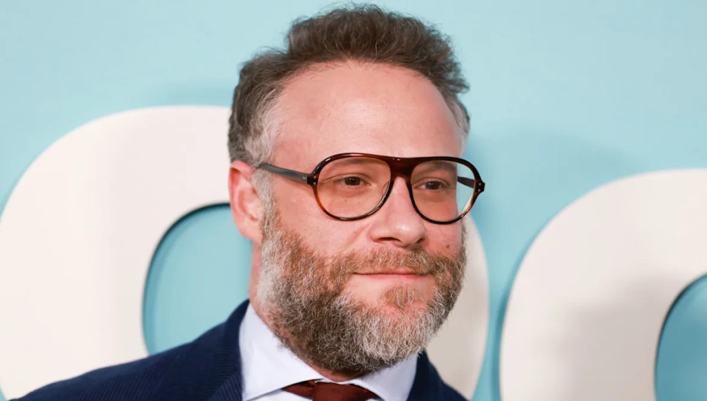 Seth Rogen rompió sus dos trofeos de fumeta del año en ‘High Times’ al ‘fumar de ellos’ Seth Rogen rompió sus dos trofeos de fumeta del año en ‘High Times’ al ‘fumar de ellos’