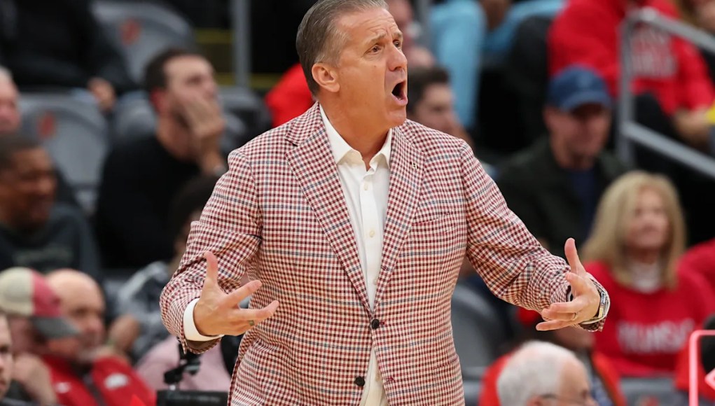 John Calipari y Dan Hurley entre los últimos entrenadores universitarios que criticaron a la NCAA por la incorporación de James Nnaji: «No tenemos reglas» John Calipari y Dan Hurley entre los últimos entrenadores universitarios que criticaron a la NCAA por la incorporación de James Nnaji: «No tenemos reglas»