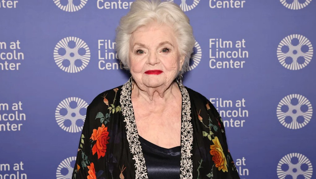 La querida actriz de ‘Nebraska’, de 95 años, comparte su sorprendentemente simple secreto para manejar el estrés La querida actriz de ‘Nebraska’, de 95 años, comparte su sorprendentemente simple secreto para manejar el estrés