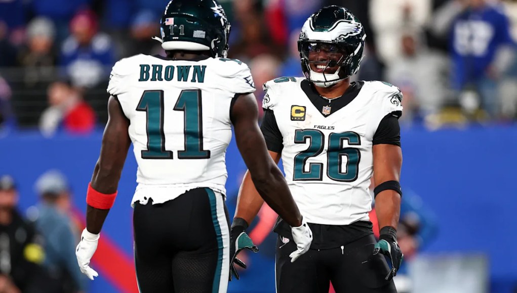 AJ Brown enfatiza la necesidad de mejorar la ofensiva de los Eagles; Saquon Barkley está de acuerdo: ‘AJ no dice nada malo’ AJ Brown enfatiza la necesidad de mejorar la ofensiva de los Eagles; Saquon Barkley está de acuerdo: ‘AJ no dice nada malo’