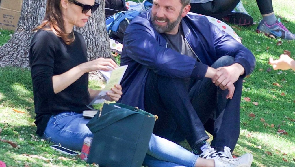 Ben Affleck y Jennifer Garner hacen una rara aparición pública con atuendos de colores coordinados para una excursión a Los Ángeles Ben Affleck y Jennifer Garner hacen una rara aparición pública con atuendos de colores coordinados para una excursión a Los Ángeles