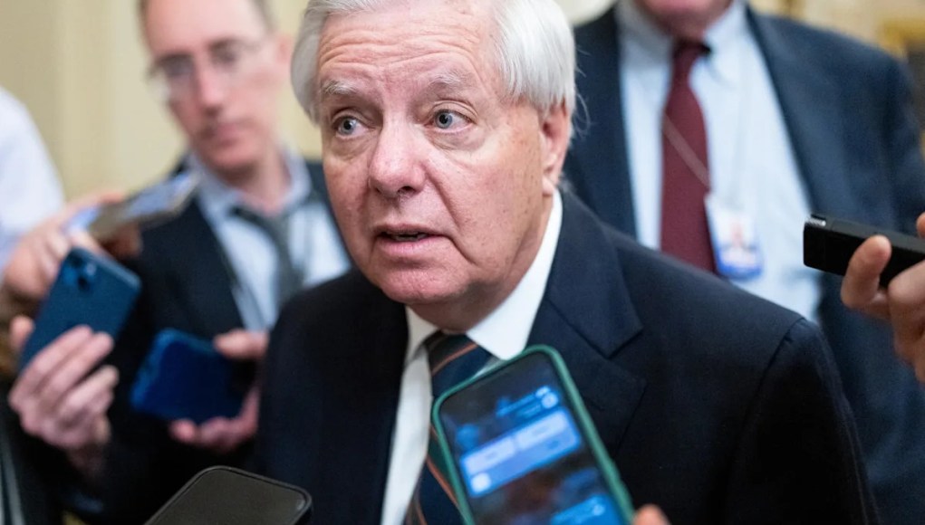 TMZ atrapa a un legislador en Disney World y la gente está furiosa TMZ atrapa a un legislador en Disney World y la gente está furiosa