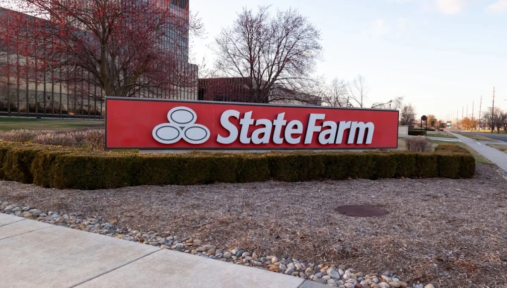 El gigante de seguros State Farm bajo fuego cuando el propietario presenta una demanda mordaz: «Insuficiente e irrazonable» El gigante de seguros State Farm bajo fuego cuando el propietario presenta una demanda mordaz: «Insuficiente e irrazonable»