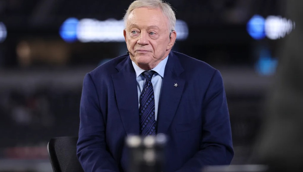 El propietario de los Cowboys, Jerry Jones, busca un nuevo coordinador defensivo y desea batir el récord del Super Bowl: «Tengo trabajo que hacer» El propietario de los Cowboys, Jerry Jones, busca un nuevo coordinador defensivo y desea batir el récord del Super Bowl: «Tengo trabajo que hacer»