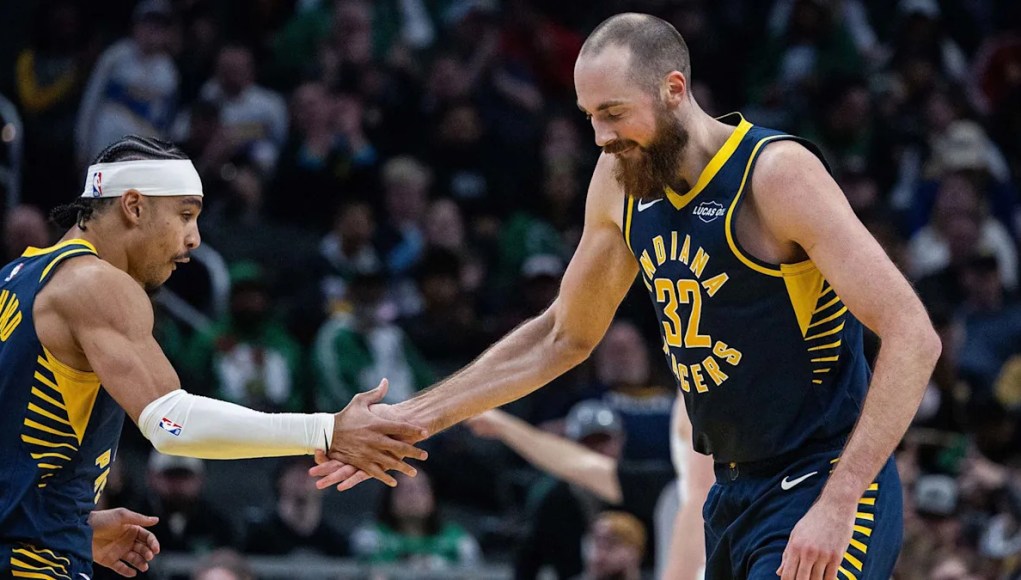 Jay Huff de los Pacers deslumbra a los fanáticos con un revés contra los Raptors Jay Huff de los Pacers deslumbra a los fanáticos con un revés contra los Raptors