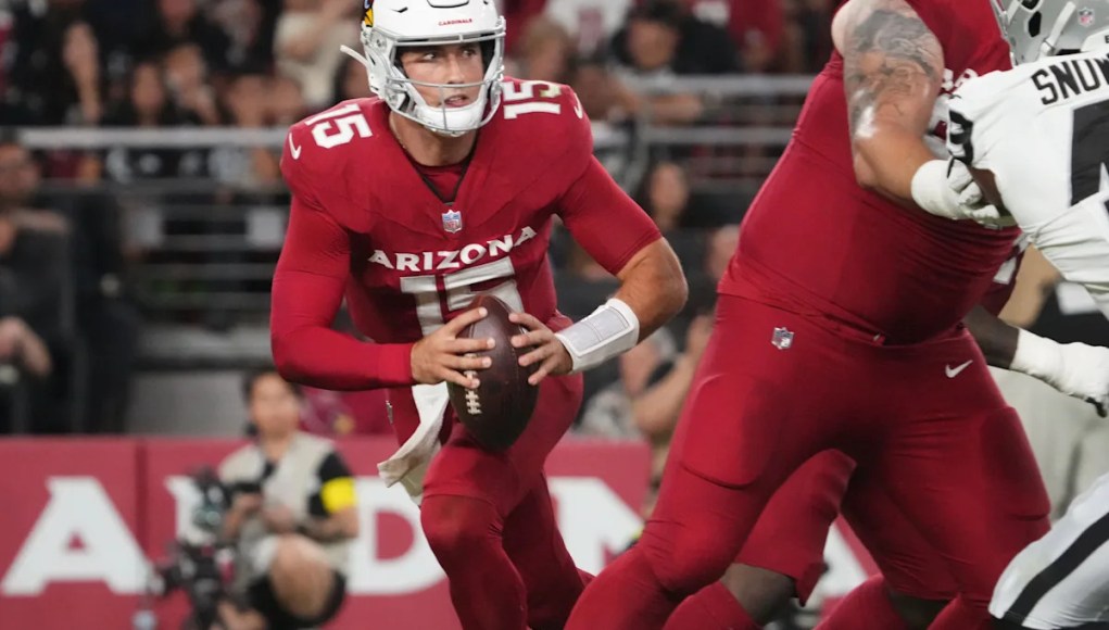 Packers pasan a Elgersma y Clifford, firme QB Clayton Tune para practicar Escuadrón Packers pasan a Elgersma y Clifford, firme QB Clayton Tune para practicar Escuadrón
