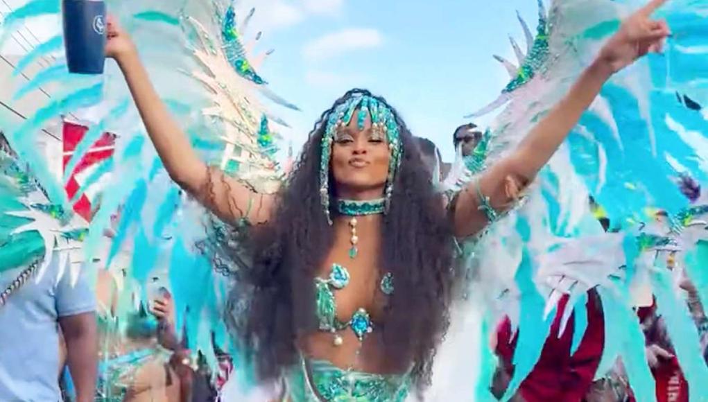 Russell Wilson coquetea con la esposa Ciara y bromea que un quinto bebé está en camino después de ver su atuendo de carnaval Russell Wilson coquetea con la esposa Ciara y bromea que un quinto bebé está en camino después de ver su atuendo de carnaval