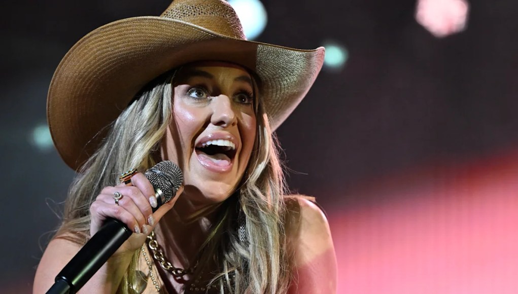 La respuesta ‘invaluable’ de Lainey Wilson en ‘Farebrity Family Feud’ deja a Steve Harvey completamente sin palabras La respuesta ‘invaluable’ de Lainey Wilson en ‘Farebrity Family Feud’ deja a Steve Harvey completamente sin palabras