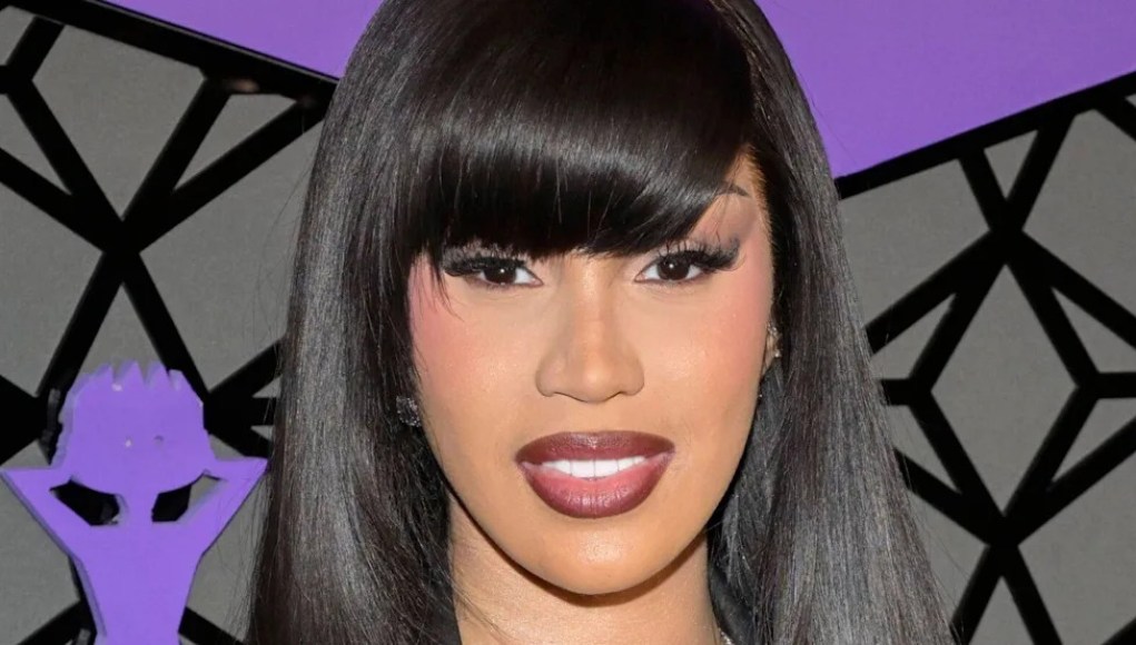 Cardi B revela que dejó de pelear con BIA después de enterarse de las bajas ventas de su álbum: ‘Eso es excesivo’ Cardi B revela que dejó de pelear con BIA después de enterarse de las bajas ventas de su álbum: ‘Eso es excesivo’