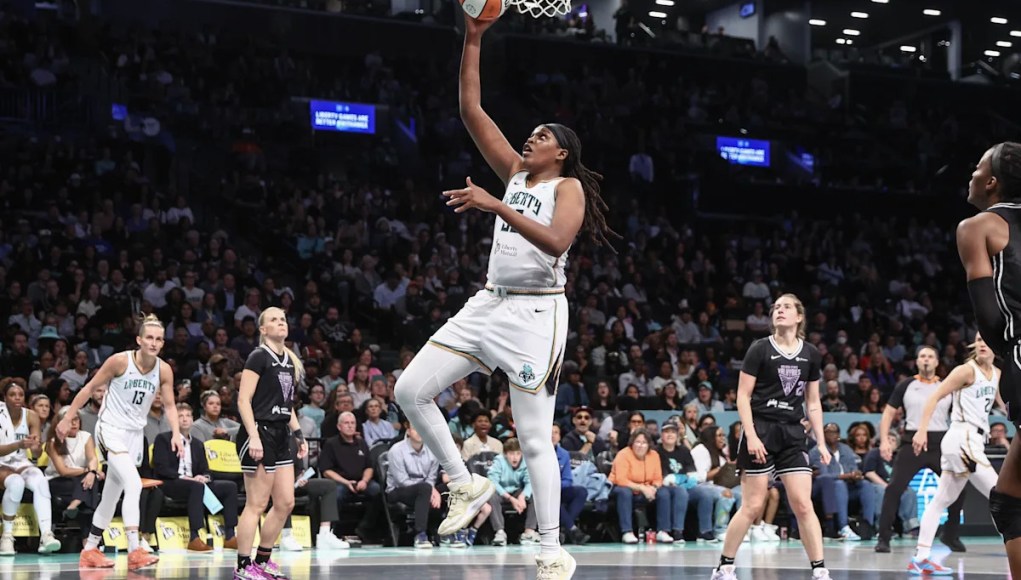 Jonquel Jones, Nyara Sabally salió del juego de Liberty contra Valkyries con lesiones Jonquel Jones, Nyara Sabally salió del juego de Liberty contra Valkyries con lesiones