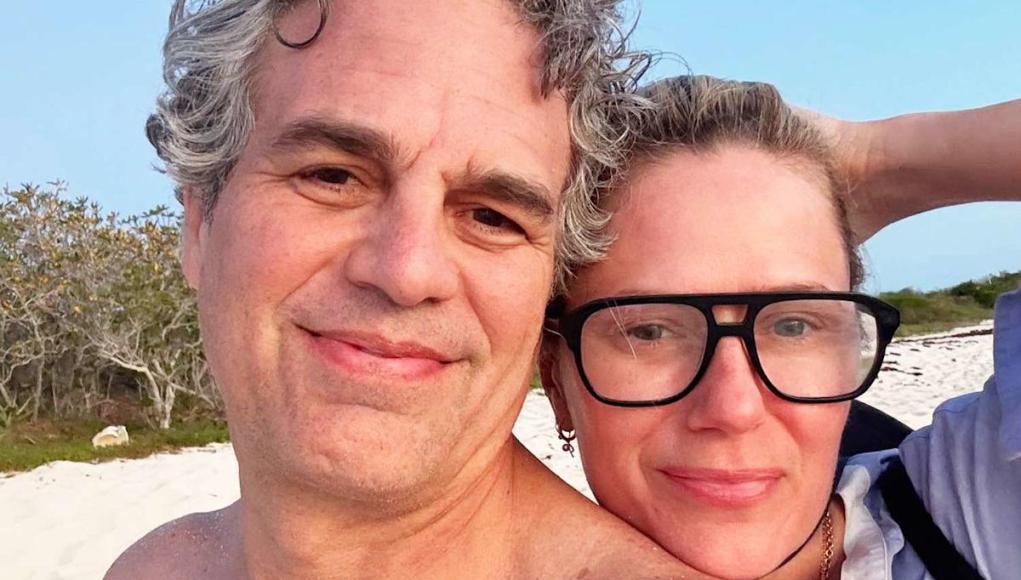 Mark Ruffalo celebra el 25 aniversario de bodas con la esposa Sunrise compartiendo las sinceras fotos y fotos de retroceso Mark Ruffalo celebra el 25 aniversario de bodas con la esposa Sunrise compartiendo las sinceras fotos y fotos de retroceso