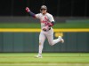 Bryan Torres de los Cardinals, quien comenzó su viaje en las menores en 2015, logra su primer hit en la MLB y luego un jonrón a los 28 en su debut contra los Rojos.