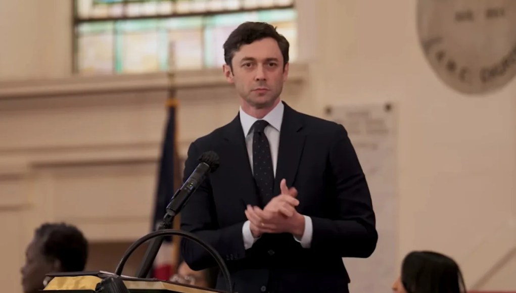 Jon Ossoff se vuelve viral con un mordaz discurso anti-Trump y genera predicciones de ‘primer corredor’ para 2028 Jon Ossoff se vuelve viral con un mordaz discurso anti-Trump y genera predicciones de ‘primer corredor’ para 2028