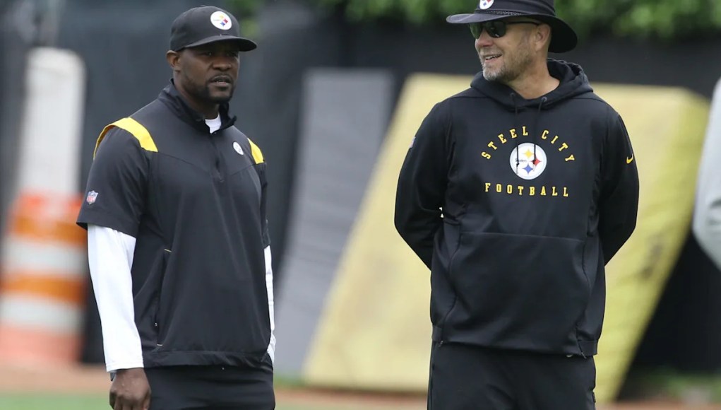 Insider dice que la reunión Steelers-Brian Flores es poco probable Insider dice que la reunión Steelers-Brian Flores es poco probable