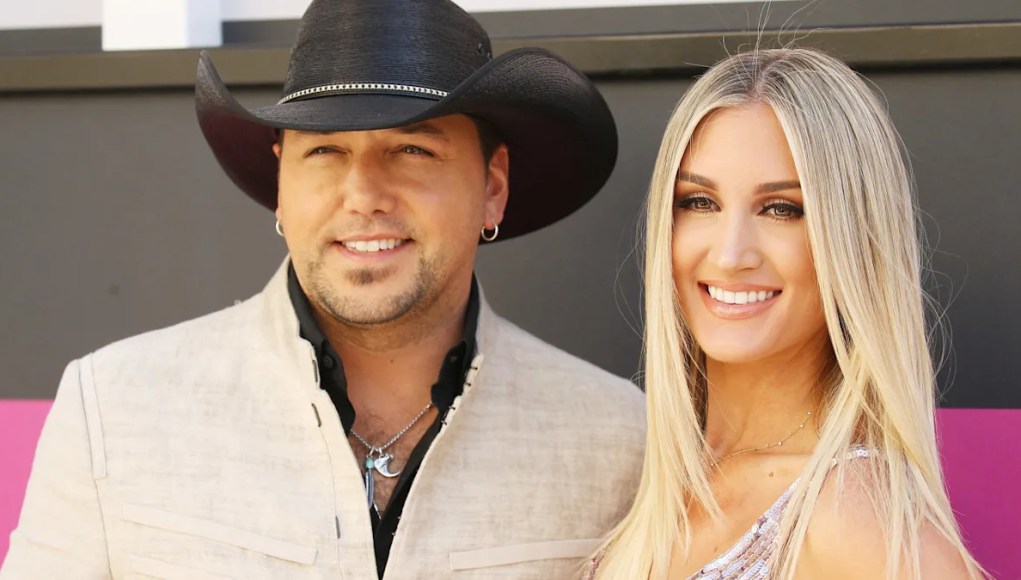 Jason y Brittany Aldean comparten homenaje acústico en movimiento con ‘Drink a Beer’ de Luke Bryan Jason y Brittany Aldean comparten homenaje acústico en movimiento con ‘Drink a Beer’ de Luke Bryan