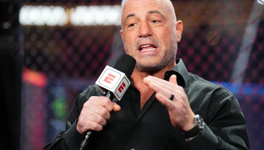 ‘¡Vete a la mierda!’ Los Globos de Oro intentaron darle a Joe Rogan un billete de 500 dólares por la nominación a ‘Mejor Podcast’ ‘¡Vete a la mierda!’ Los Globos de Oro intentaron darle a Joe Rogan un billete de 500 dólares por la nominación a ‘Mejor Podcast’