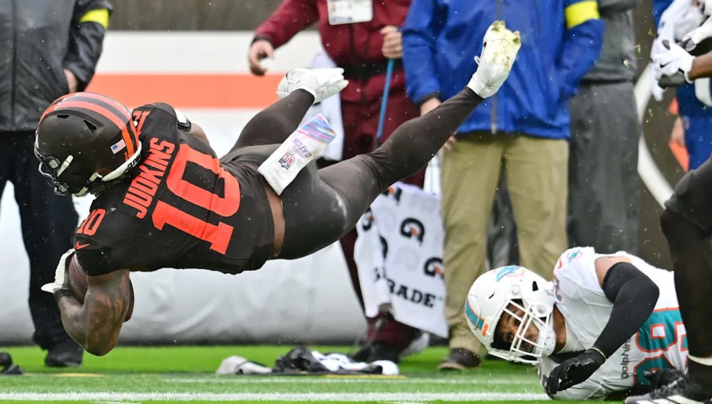 Judkins da a los Browns ventaja sobre los Dolphins con la jugada ofensiva más larga de la temporada Judkins da a los Browns ventaja sobre los Dolphins con la jugada ofensiva más larga de la temporada