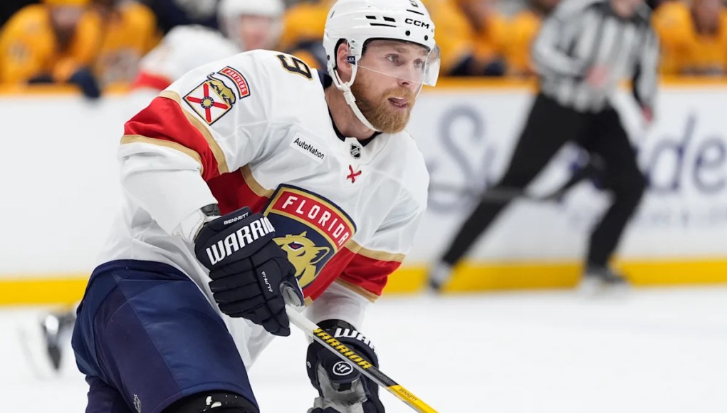 Lundell anota tarde, Panthers superan a Mammoth 4-3 para su tercera victoria consecutiva Lundell anota tarde, Panthers superan a Mammoth 4-3 para su tercera victoria consecutiva