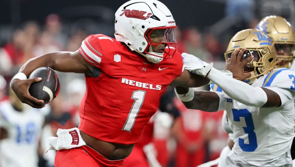 Ex Michigan QB Alex Orji para la temporada en UNLV después de sufrir una lesión desagradable contra los isquiotibiales contra UCLA Ex Michigan QB Alex Orji para la temporada en UNLV después de sufrir una lesión desagradable contra los isquiotibiales contra UCLA