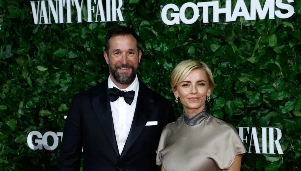Todo lo que necesitas saber sobre Sara Wells, la esposa de Noah Wyle y el autoproclamado «Pancake Flipper» Todo lo que necesitas saber sobre Sara Wells, la esposa de Noah Wyle y el autoproclamado «Pancake Flipper»